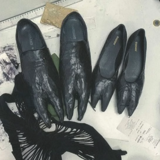 pig's hoof black shoes