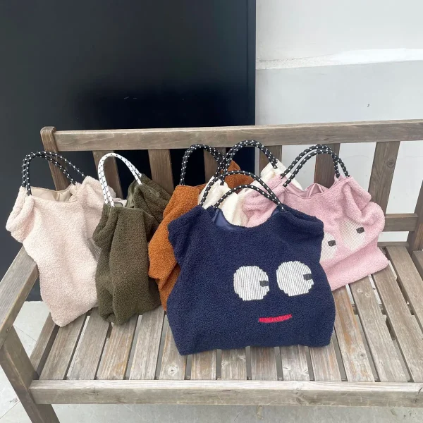 FLCBTS000014-0019-01 Unique Design Quirky Big-Eyed Sherpa Tote Bag